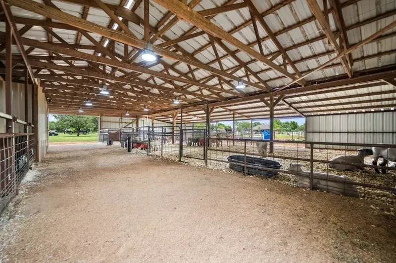 8085 Jackson Road Krum, TX 76249
