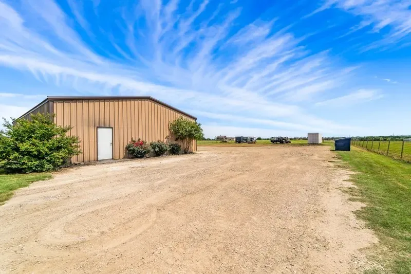 8085 Jackson Road Krum, TX 76249