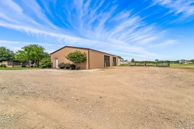 8085 Jackson Road Krum, TX 76249