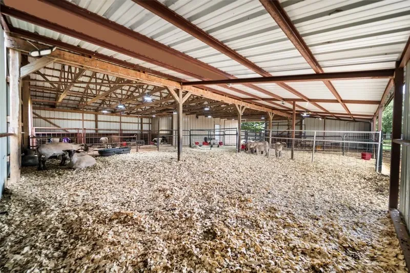 8085 Jackson Road Krum, TX 76249