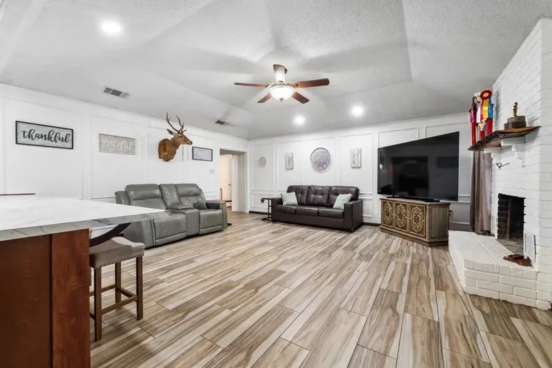 8085 Jackson Road Krum, TX 76249