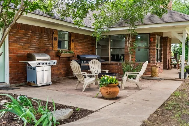 8085 Jackson Road Krum, TX 76249