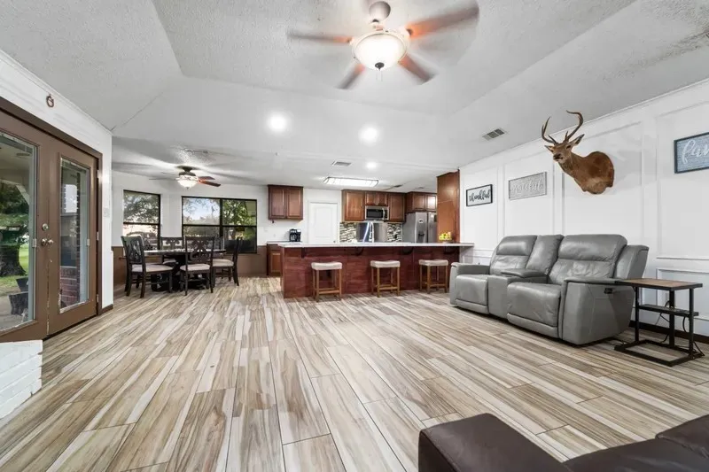 8085 Jackson Road Krum, TX 76249