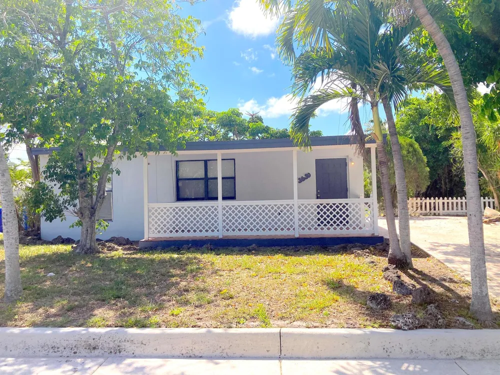 3630 SW 46th Avenue West Park, FL 33023