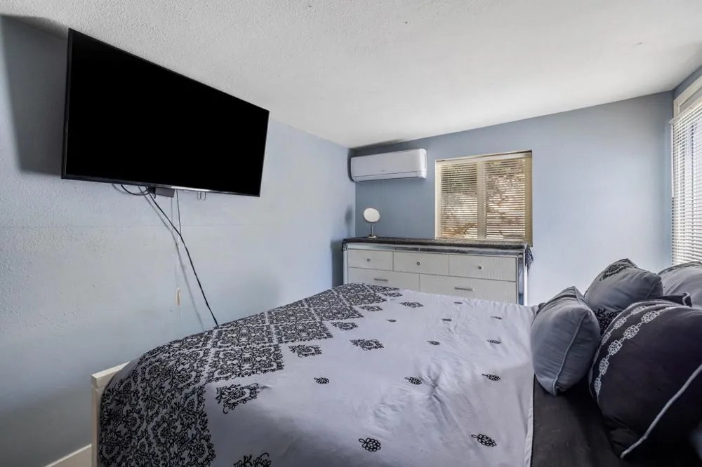 630 Cameo Drive Palm Springs, CA 92264