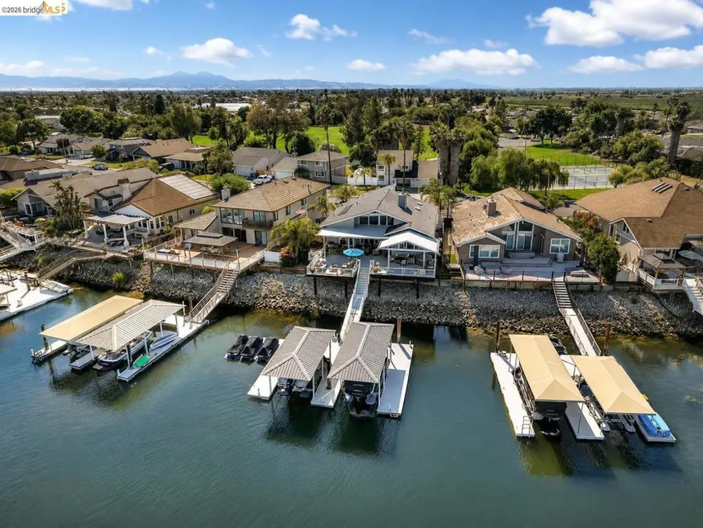 671 Willow Lake Rd Discovery Bay, CA 94505