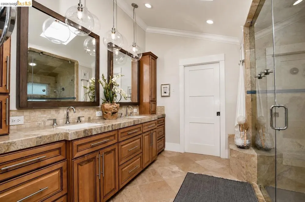 671 Willow Lake Rd Discovery Bay, CA 94505