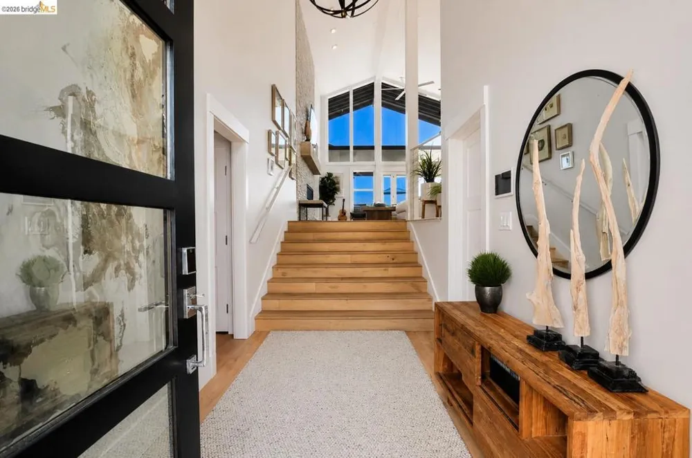 671 Willow Lake Rd Discovery Bay, CA 94505