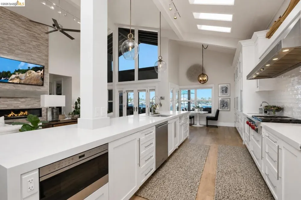 671 Willow Lake Rd Discovery Bay, CA 94505