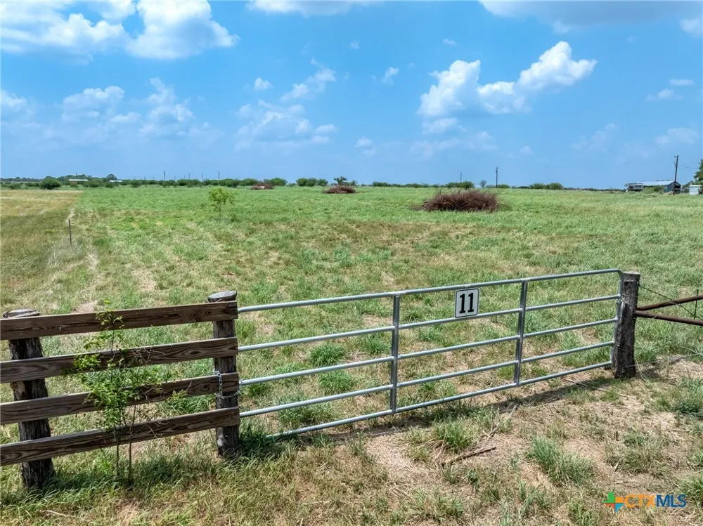 11 Tx-304 Gonzales, TX 78629