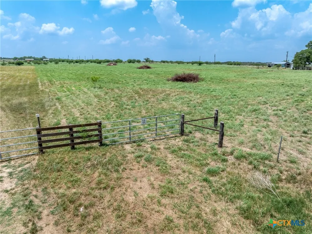 11 Tx-304 Gonzales, TX 78629