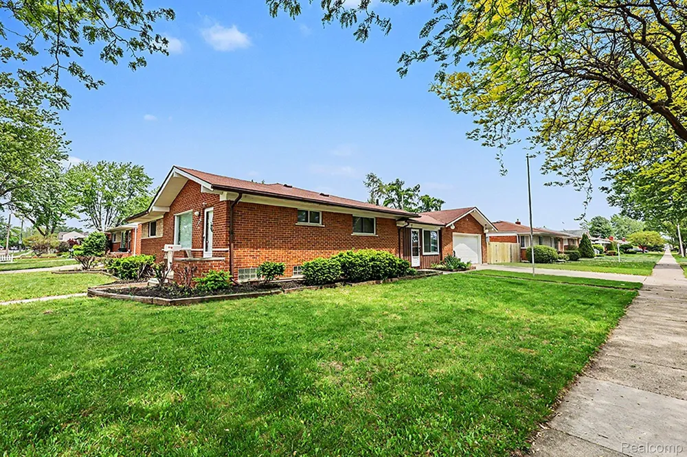 28326 Alden Street Madison Heights City, MI 48071