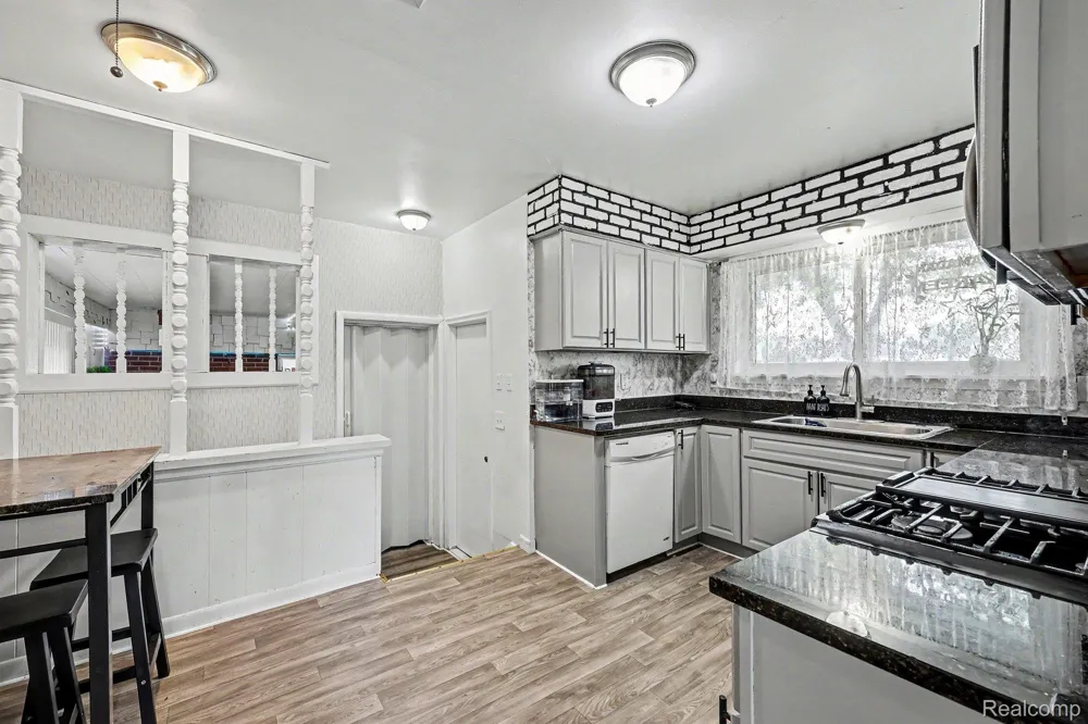 28326 Alden Street Madison Heights City, MI 48071