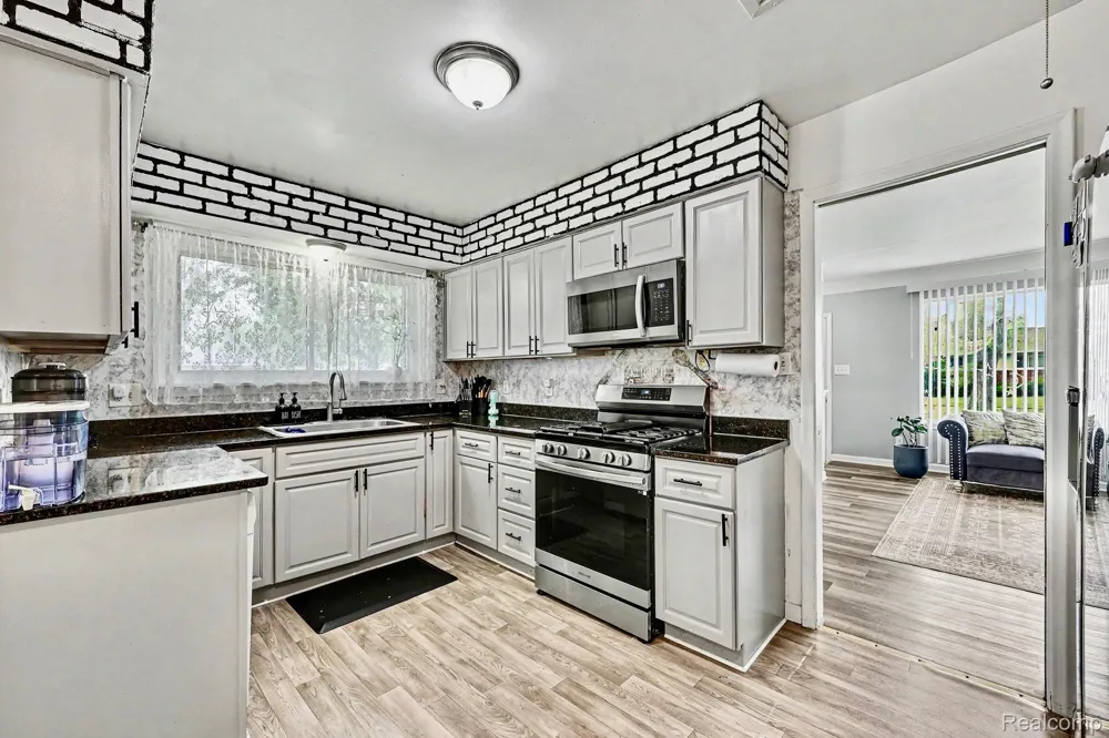 28326 Alden Street Madison Heights City, MI 48071