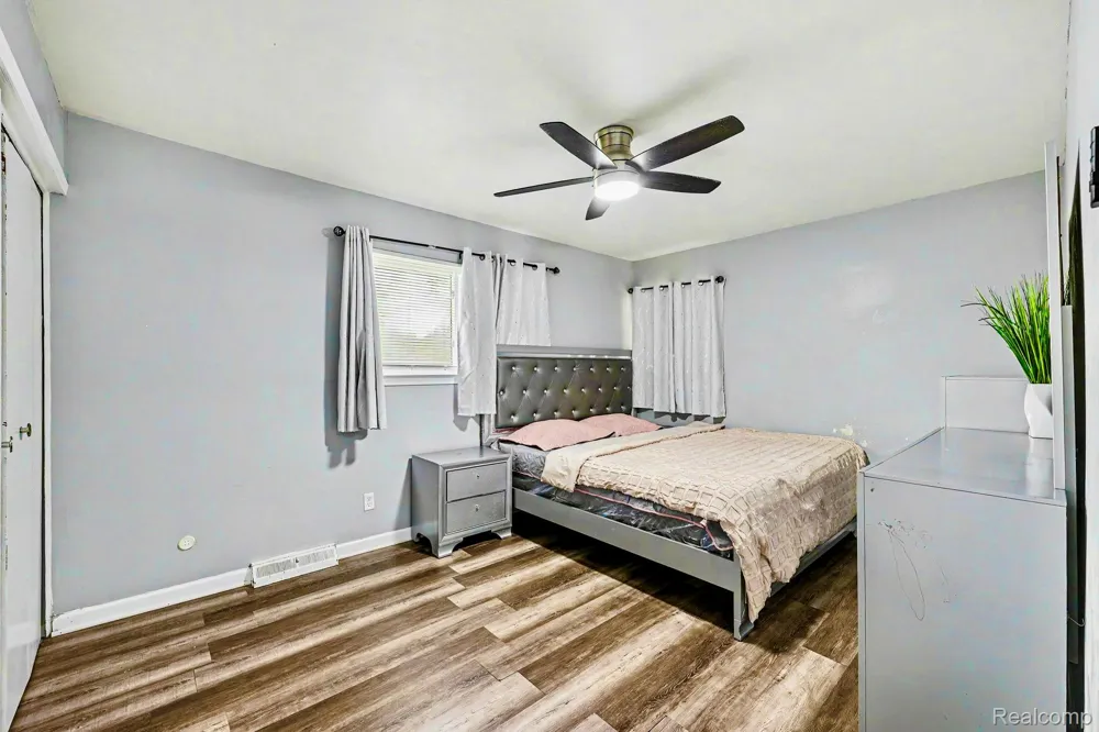 28326 Alden Street Madison Heights City, MI 48071