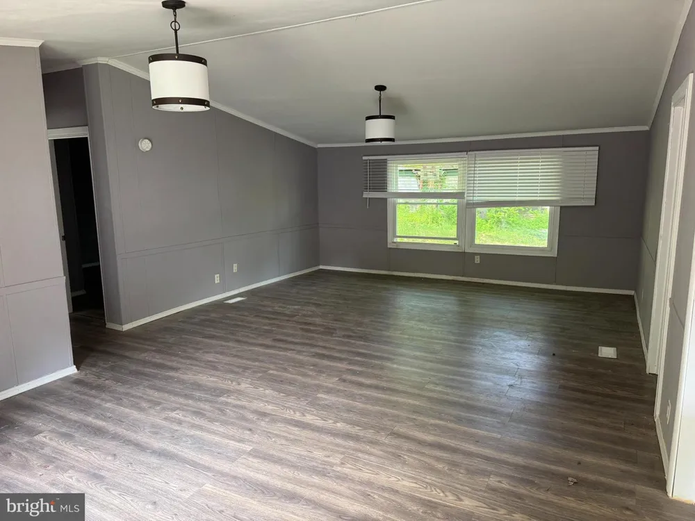 15 SCHOOL ST Barnesville, PA 18214