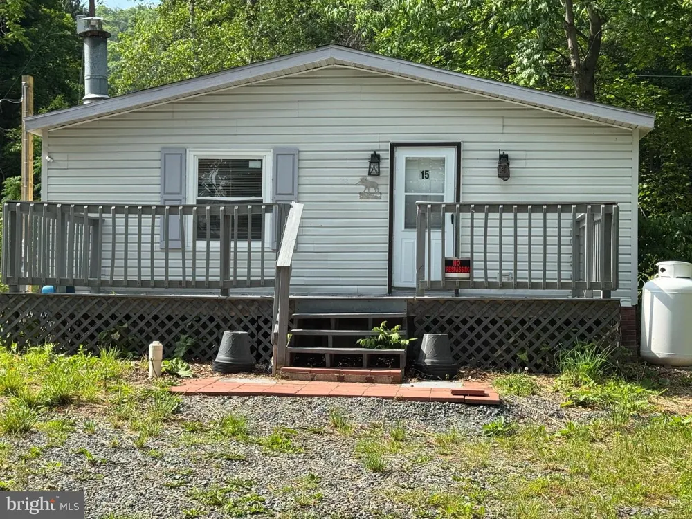 15 SCHOOL ST Barnesville, PA 18214
