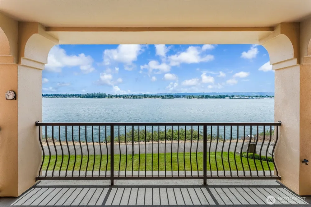 2015 SE Columbia River Drive #220 Vancouver, WA 98661