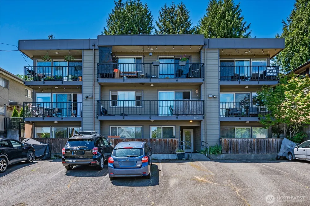 4219 Whitman Avenue #4 Seattle, WA 98103