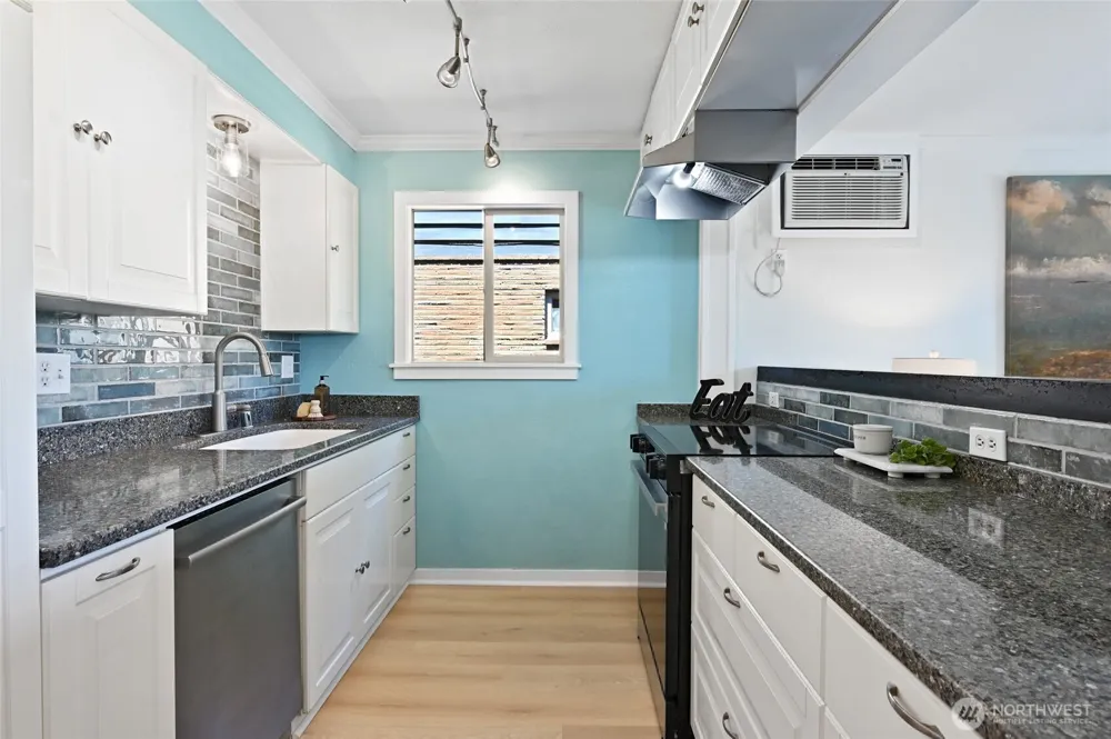 4219 Whitman Avenue #4 Seattle, WA 98103