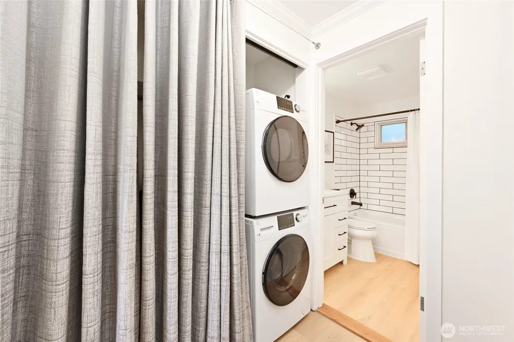 4219 Whitman Avenue #4 Seattle, WA 98103