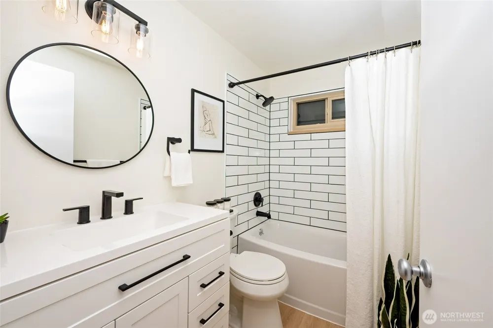4219 Whitman Avenue #4 Seattle, WA 98103