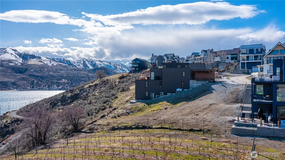 1325 Dragonfly Court Chelan, WA 98816