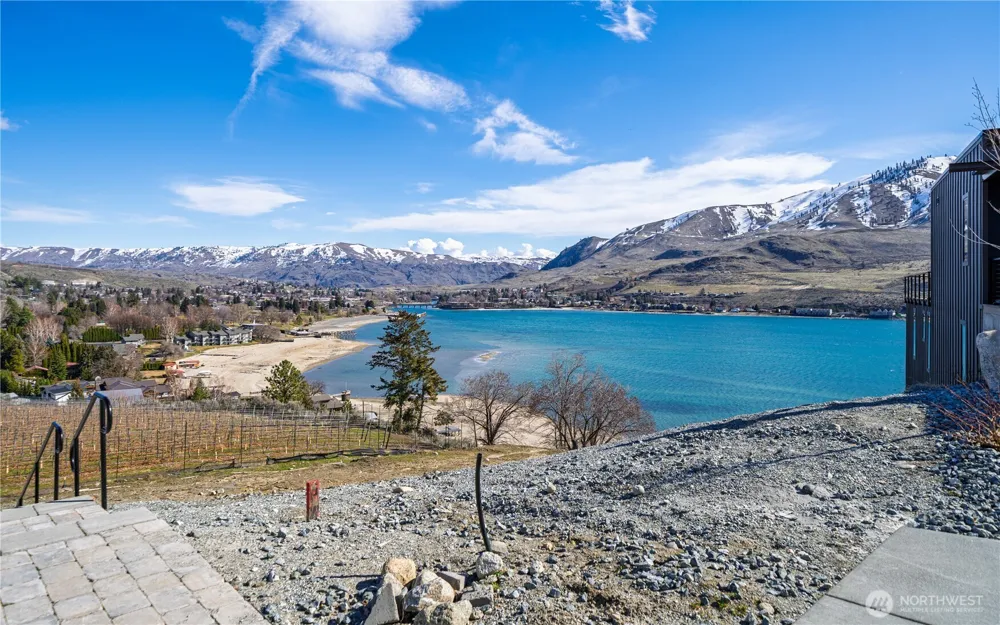 1325 Dragonfly Court Chelan, WA 98816