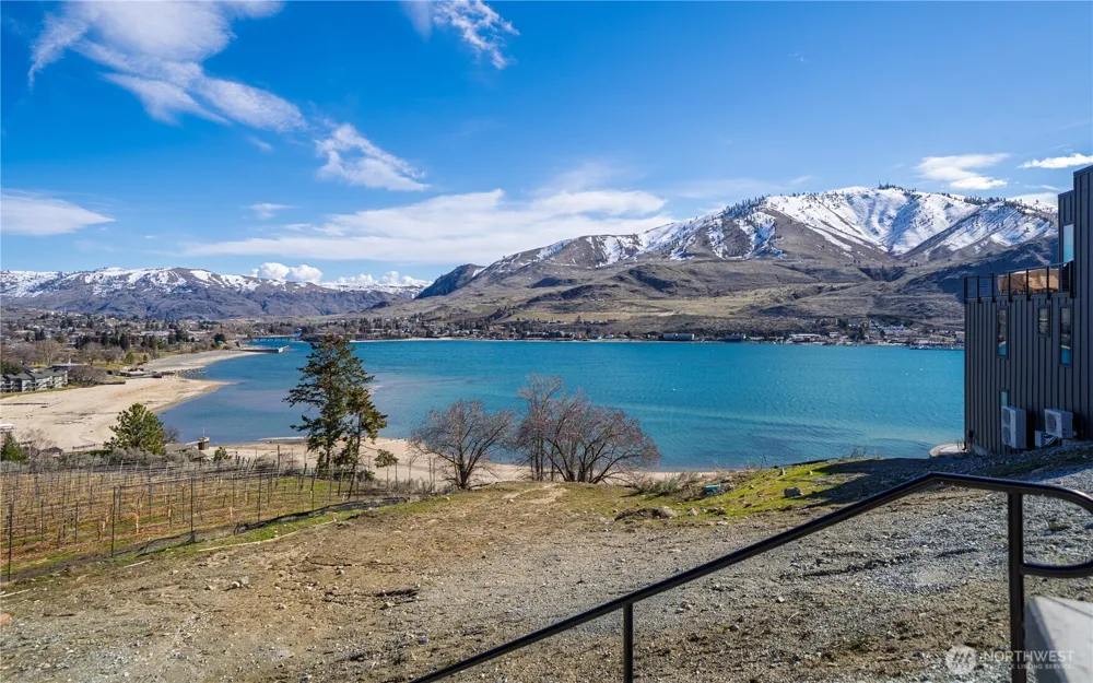 1325 Dragonfly Court Chelan, WA 98816