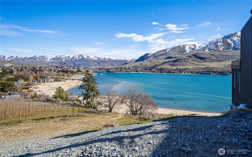 1325 Dragonfly Court Chelan, WA 98816