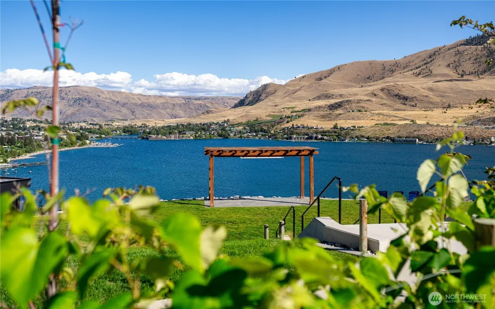 1325 Dragonfly Court Chelan, WA 98816