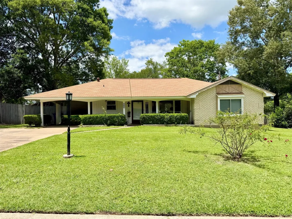 208 Robinhood Circle Crockett, TX 75835