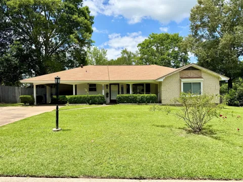 208 Robinhood Circle