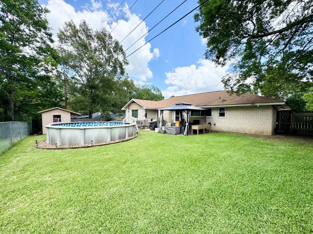 208 Robinhood Circle Crockett, TX 75835