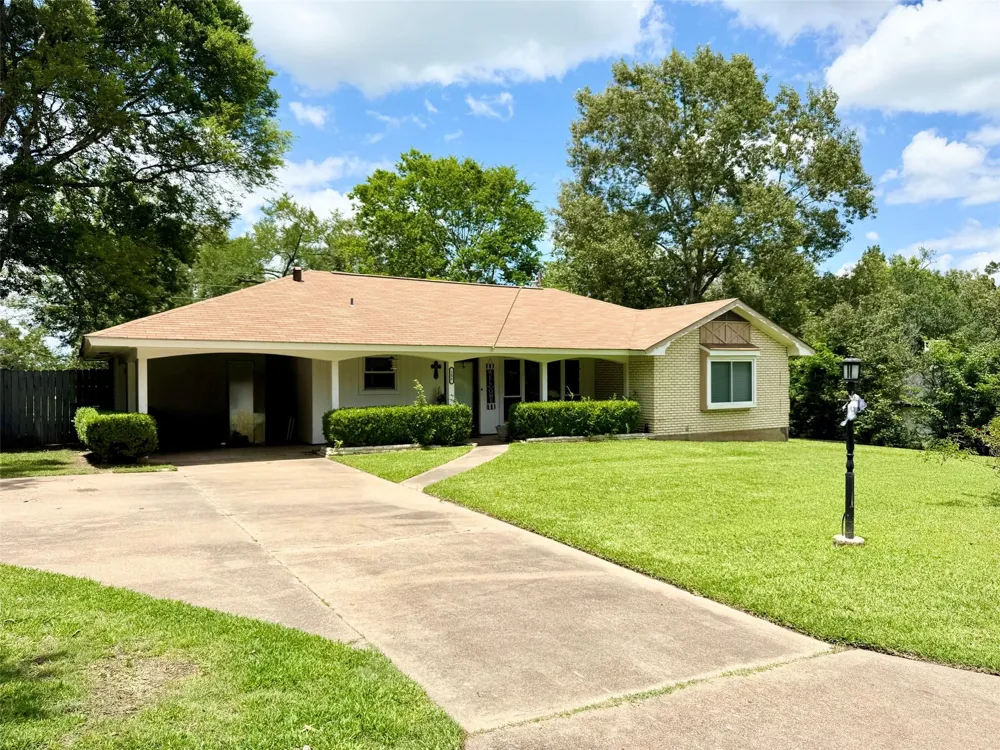 208 Robinhood Circle Crockett, TX 75835