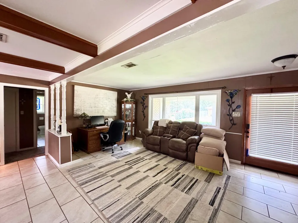 208 Robinhood Circle Crockett, TX 75835