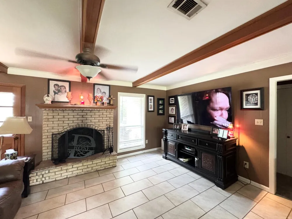 208 Robinhood Circle Crockett, TX 75835