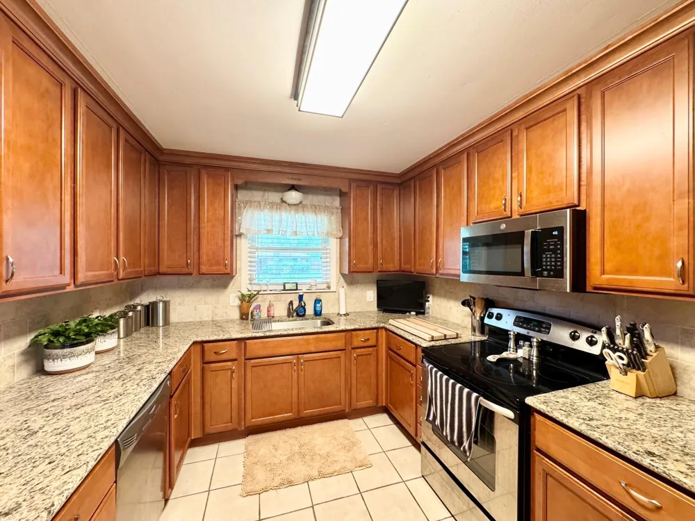 208 Robinhood Circle Crockett, TX 75835