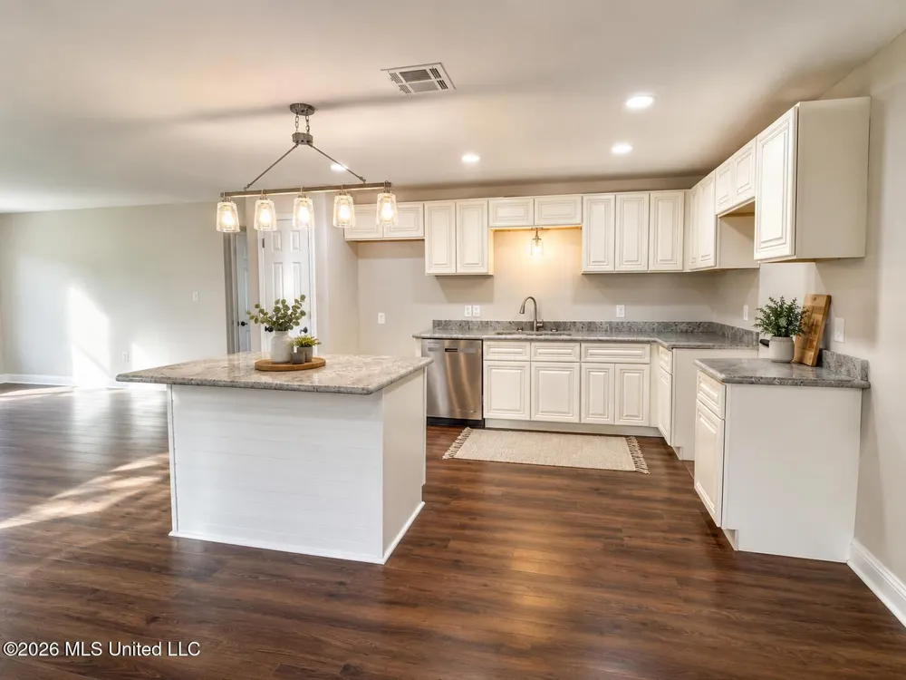 125 7th Avenue Carriere, MS 39426