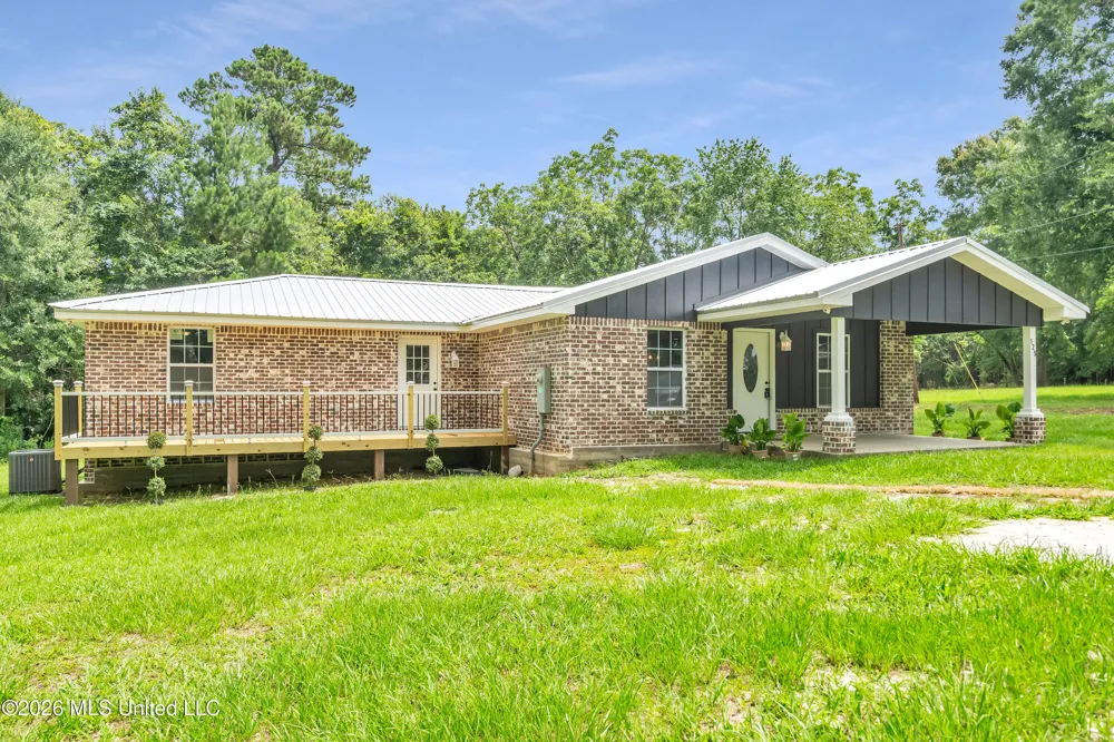 125 7th Avenue Carriere, MS 39426