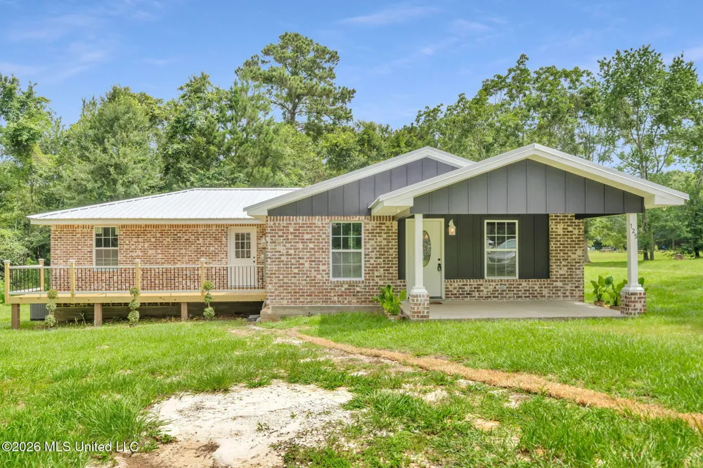 125 7th Avenue Carriere, MS 39426