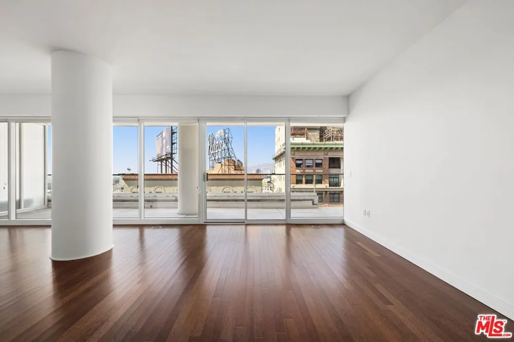 6250 Hollywood Boulevard #12I Los Angeles, CA 90028