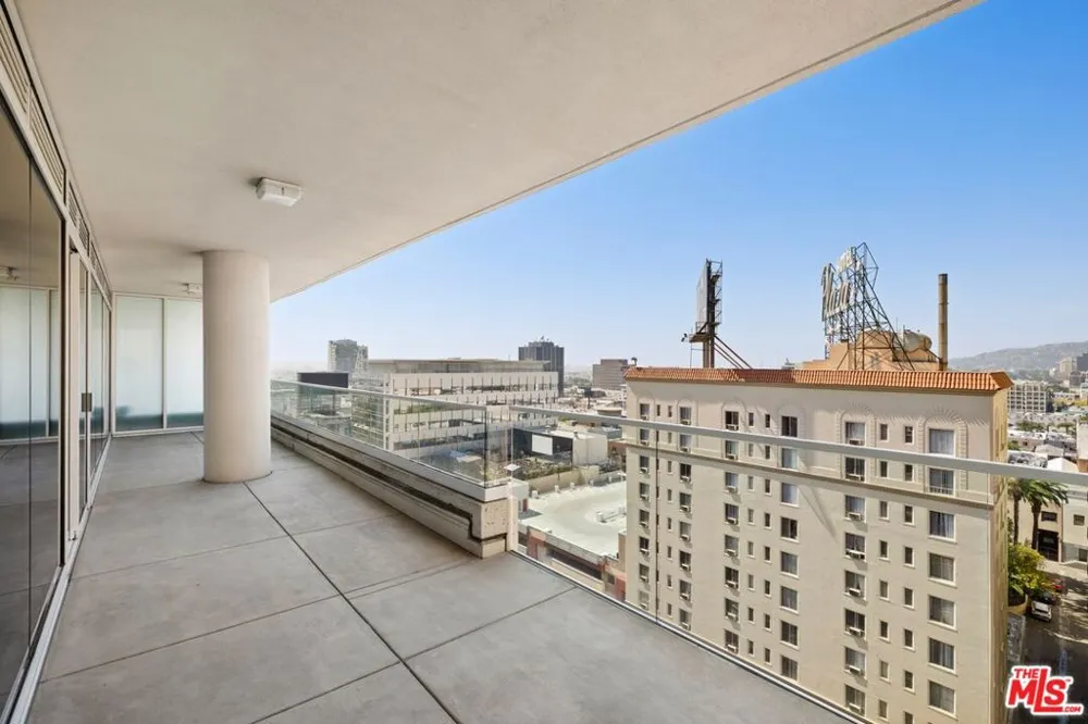 6250 Hollywood Boulevard #12I Los Angeles, CA 90028