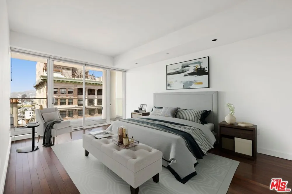 6250 Hollywood Boulevard #12I Los Angeles, CA 90028