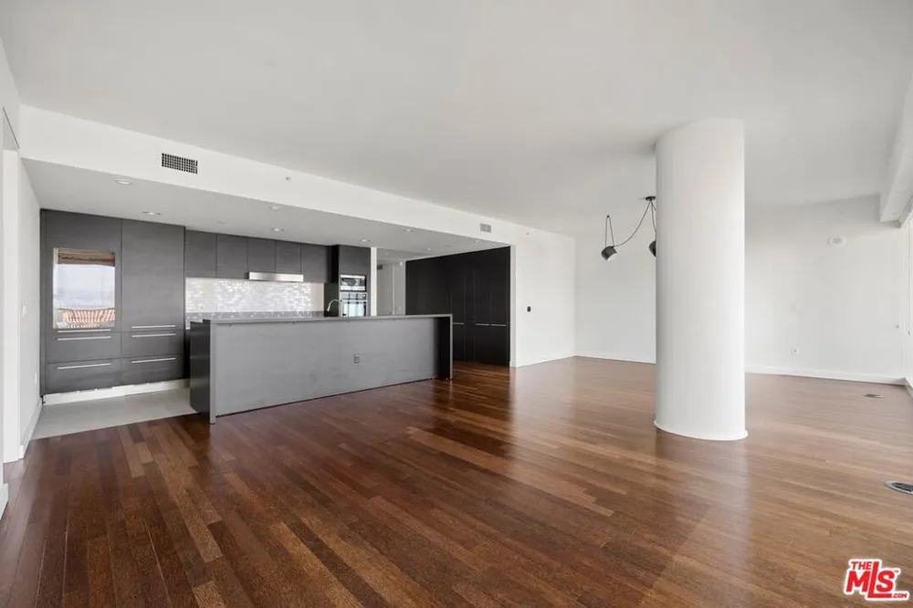 6250 Hollywood Boulevard #12I Los Angeles, CA 90028