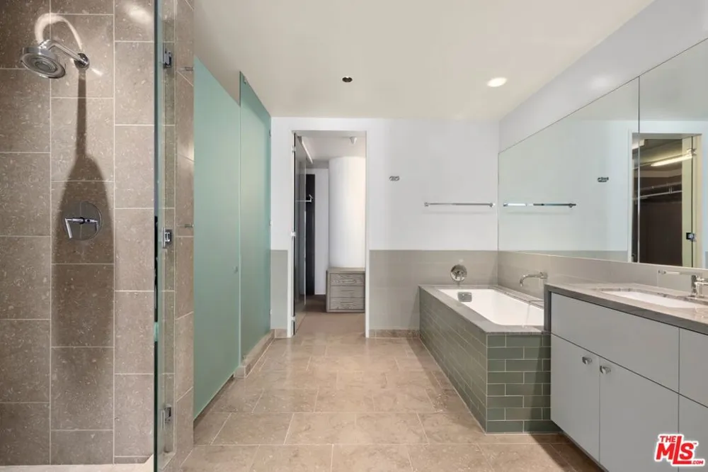 6250 Hollywood Boulevard #12I Los Angeles, CA 90028