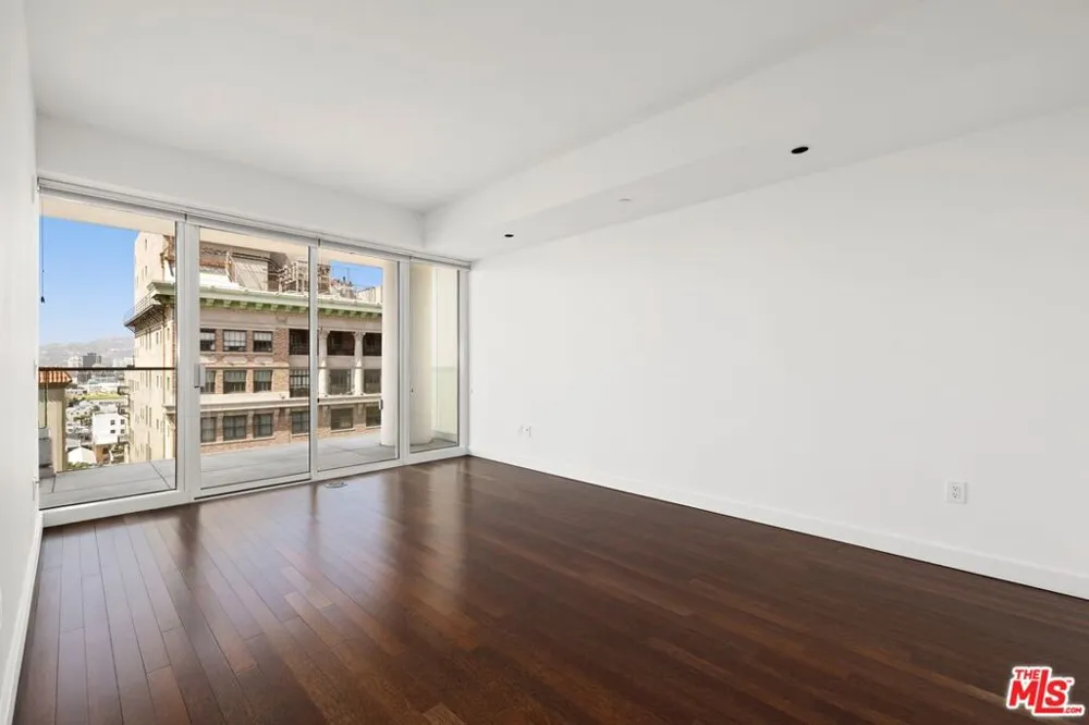 6250 Hollywood Boulevard #12I Los Angeles, CA 90028