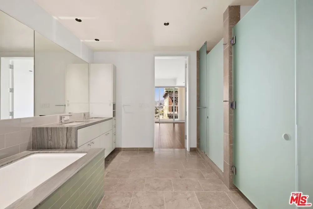 6250 Hollywood Boulevard #12I Los Angeles, CA 90028