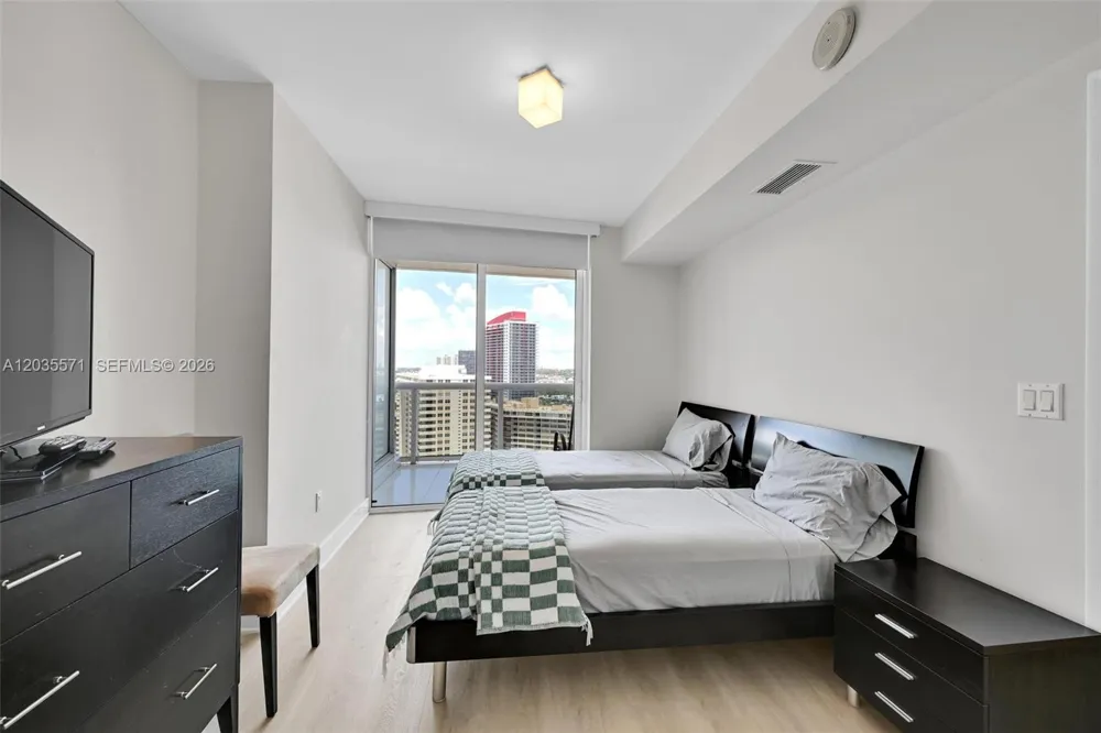 1850 S Ocean Dr #1907 Hallandale Beach, FL 33009