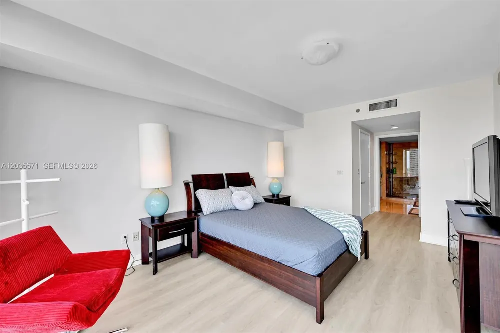 1850 S Ocean Dr #1907 Hallandale Beach, FL 33009